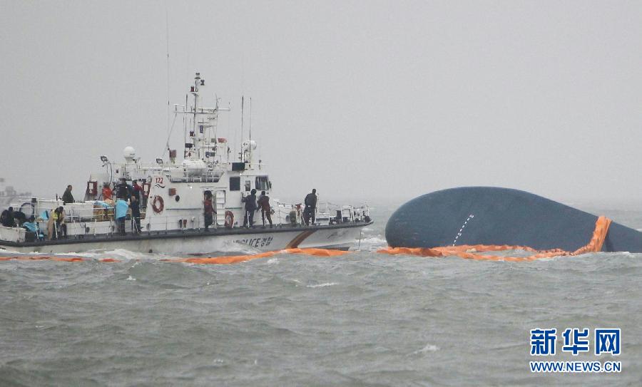 救援人员搜救&ldquo;岁月&rdquo;号客轮乘客