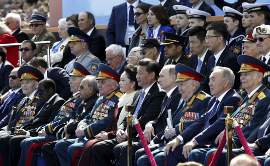 习近平出席俄罗斯纪念卫国战争胜利70周年庆典