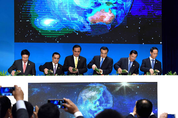 李克强同湄公河五国领导人共同出席澜沧江&mdash;湄公河合作启动仪式