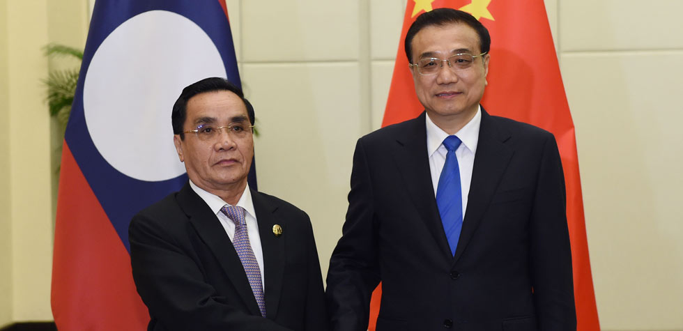李克强会见老挝总理通邢