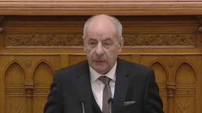 匈牙利国会通过宪法修正案推动罢免总统